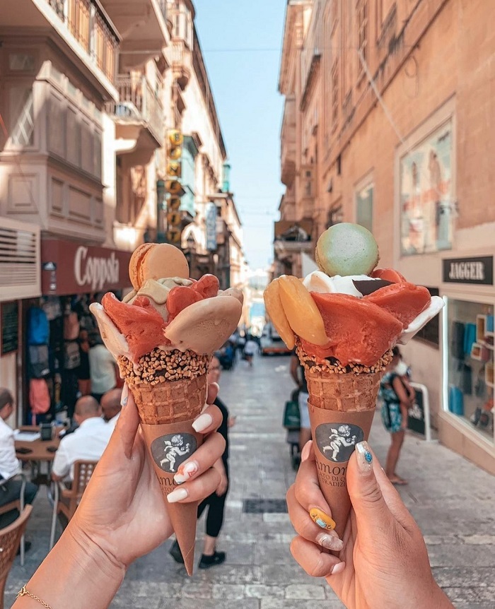 Đường phố trên đảo Malta với kem gelato
