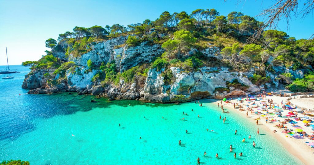 Malta sở hữu rất nhiều bãi biển đẹp như tranh vẽ