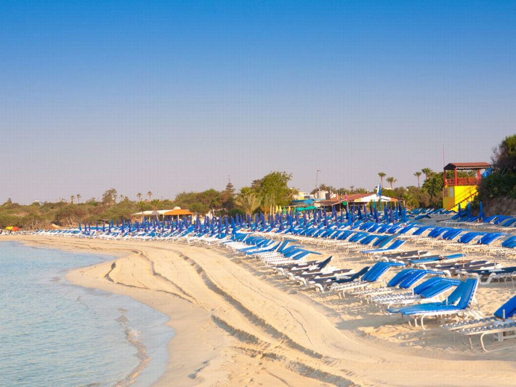 Mùa đông tại Síp nhưng du khách vẫn có thể đi tắm biển được