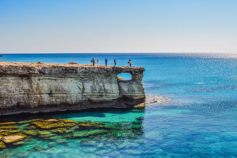 Bờ biển đẹp và sạch là một trong những lý do bạn nhất định phải đến du lịch đảo Síp