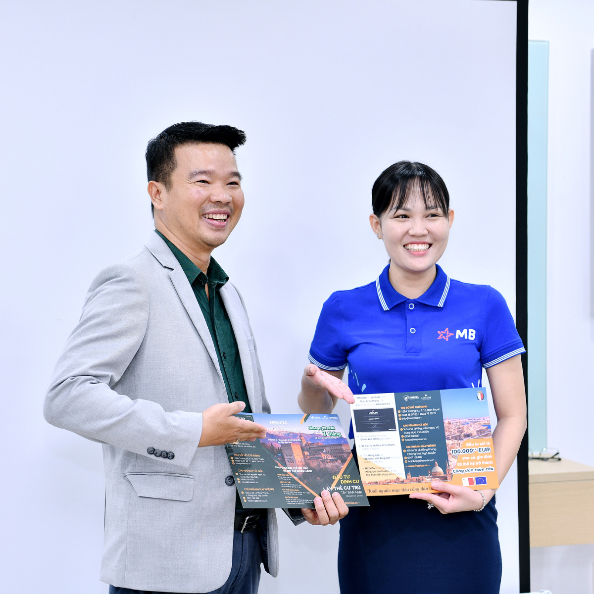 Ngân hàng hỗ trợ việc chứng minh nguồn tiền và chuyển tiền