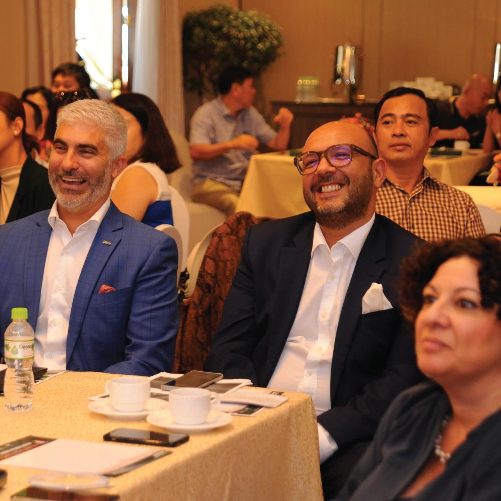 Ngài Charles Mizzi (đeo kính) tại Tọa đàm của FREEVISA