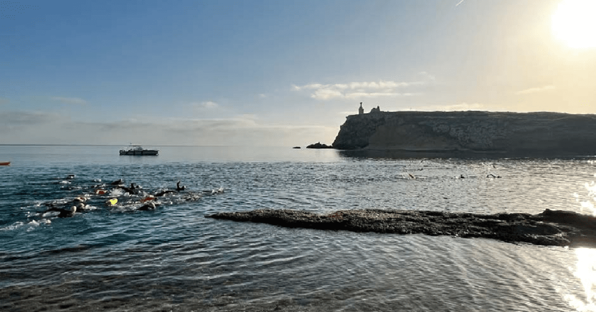 Neil Agius tổ chức bơi quanh đảo Gozo để quảng bá bơi lội ngoài trời