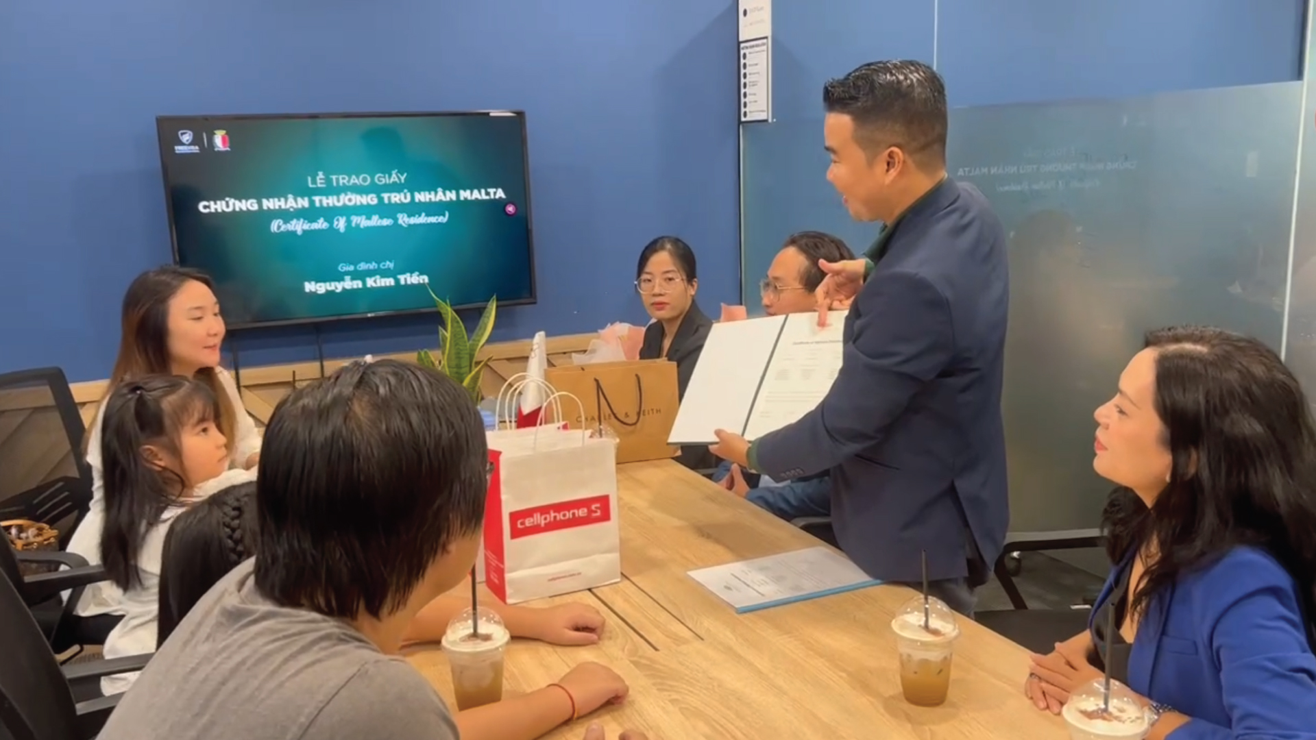 Anh Liêm hướng dẫn chi tiết về giấy chứng nhận thường trú nhân Malta cho gia đình Ms Tiền
