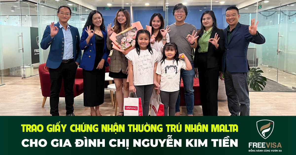 Trao giấy chứng nhận thường trú nhân Malta cho gia đình chị Nguyễn Kim Tiền