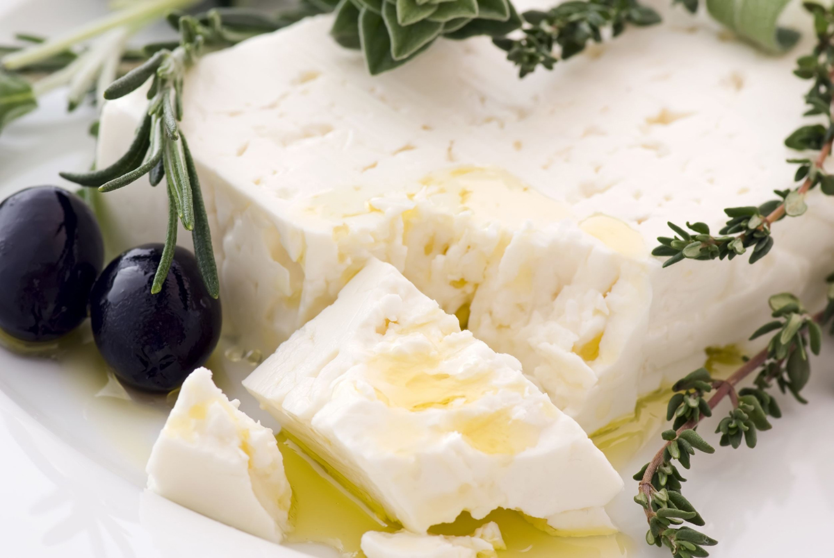 Phô mai feta được xem là "vàng trắng" của Hy Lạp