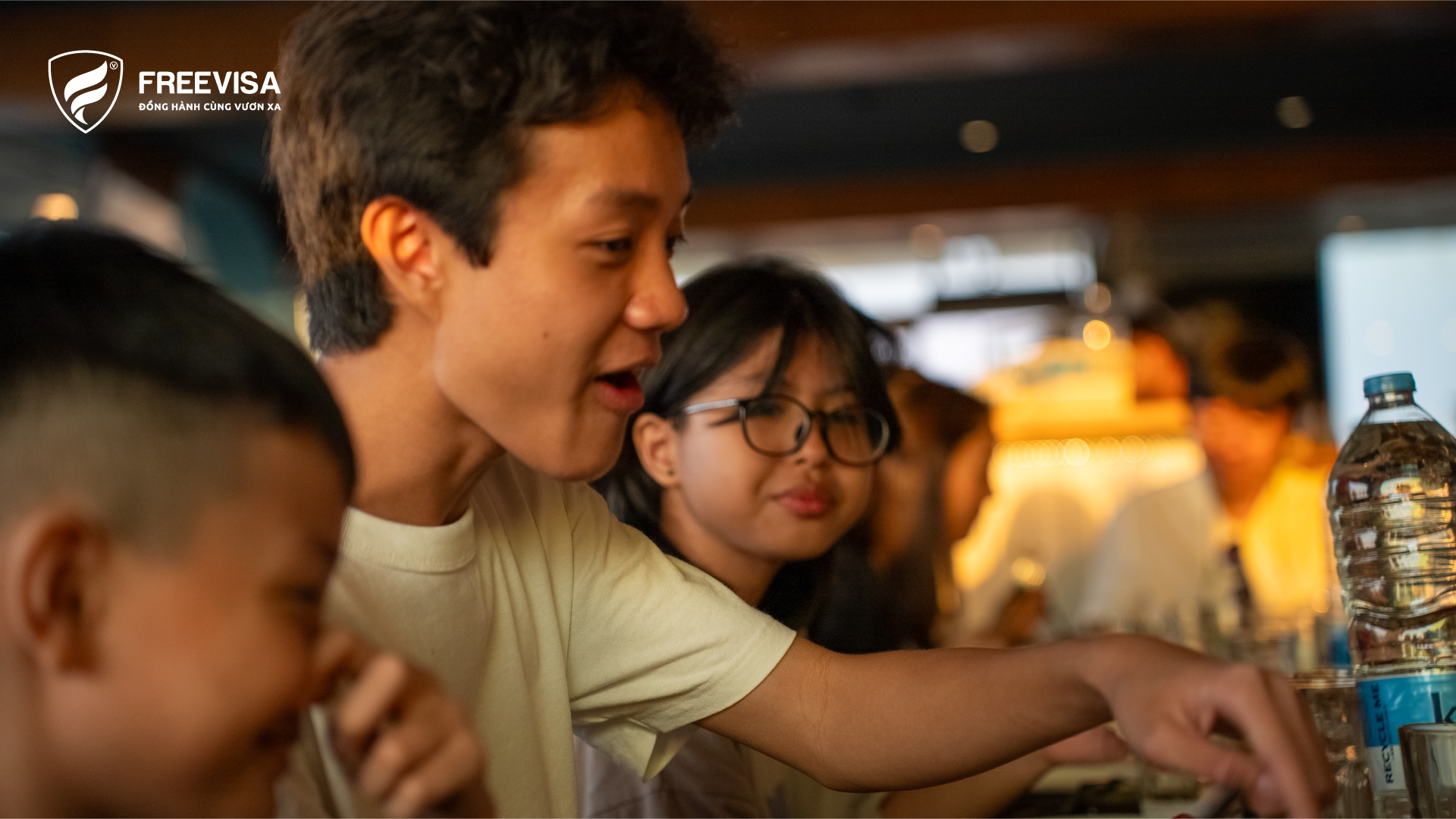 Có rất đông con nhỏ của các gia đình tham dự tại sự kiện