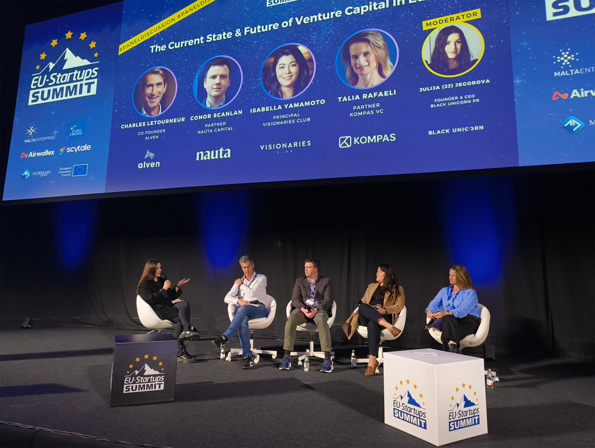EU-Startups Summit 2026 diễn ra các phiên keynote, panel discussion, networking và các buổi gặp gỡ trực tiếp giữa startup với nhà đầu tư.