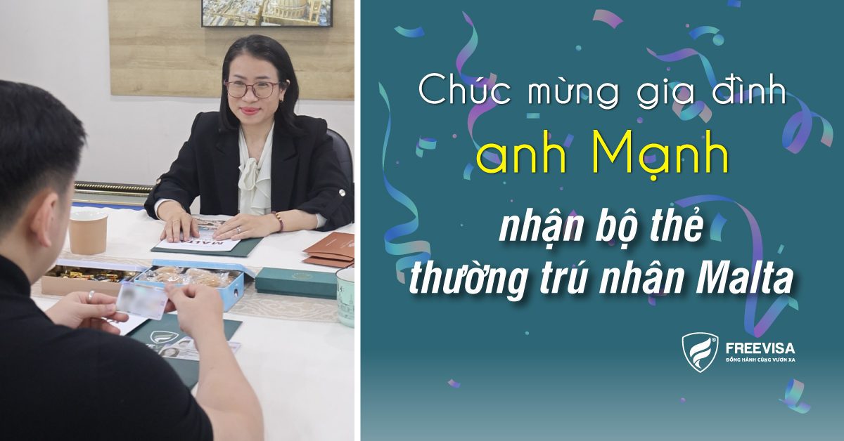 Bàn giao thẻ thường trú nhân cho gia đình anh Mạnh Hà Nội